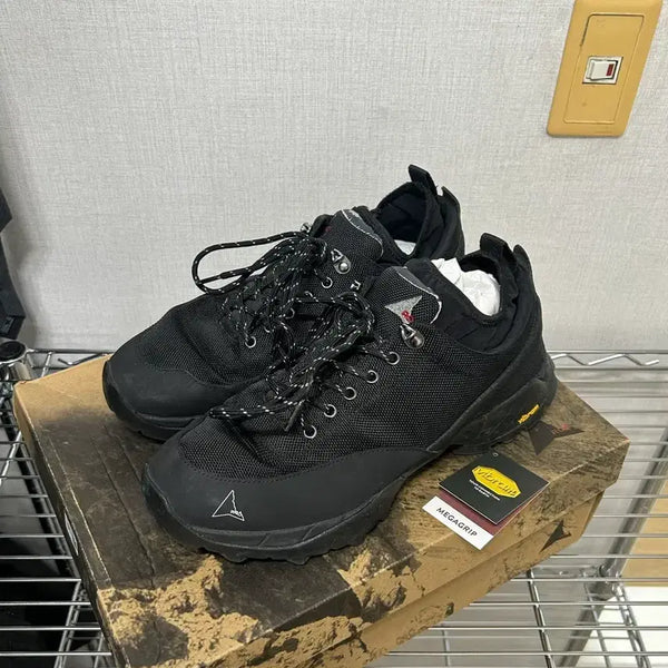 [BUNJANG] Roa Hiking Neil Size 42 / 로아하이킹 닐 42