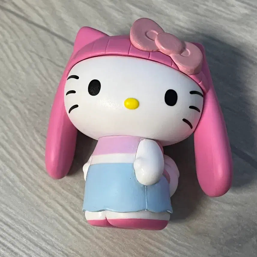 [BUNJANG] Hello Kitty x NewJeans Collaboration Kitty Figure / 헬로키티 시크릿 컬렉션 뉴진스 키티 피규어
