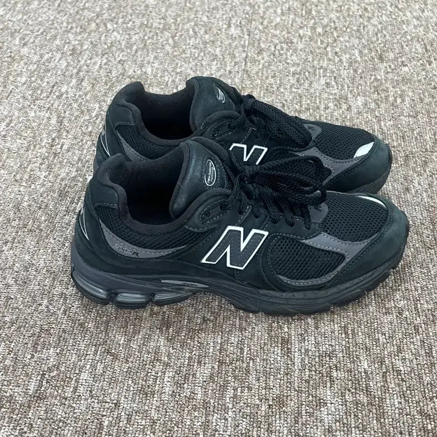 [BUNJANG] New Balance 2002RCK Black Sneakers 245mm / 뉴발란스 2002RCK 블랙 운동화 245mm