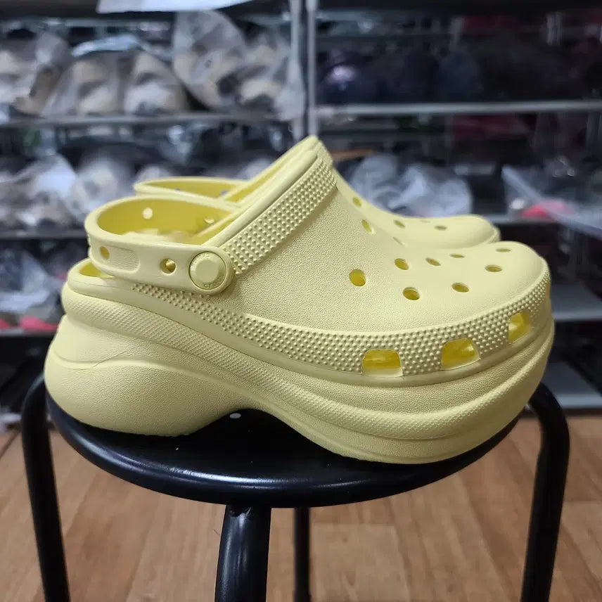 [BUNJANG] Crocs Bae Clog Shoes / [크록스] 배 클로그 [220] [206302-78R]