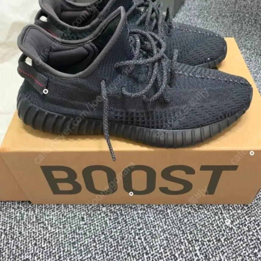 [BUNJANG] Adidas Yeezy Boost 350 V2 Triple Black Sneakers / 이지부스터 350v2 트리플블랙