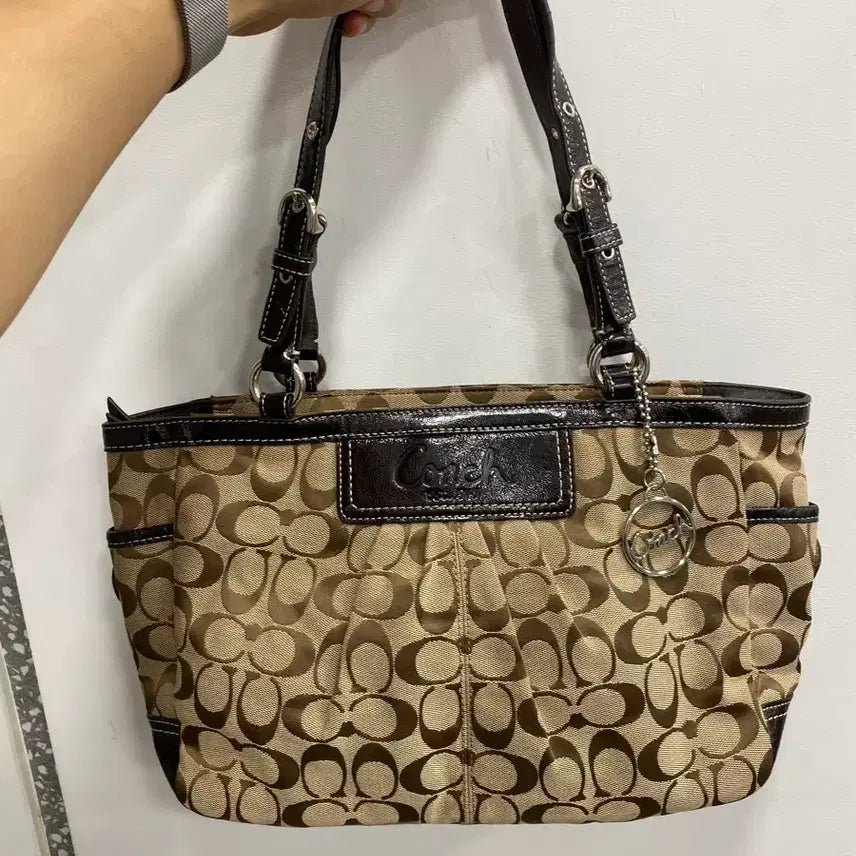 [BUNJANG] 00s Vintage Old Coach Signature Fabric Shoulder Bag / [free/유일매물] 00s 빈티지 올드코치 시그니처 패브릭 숄더백