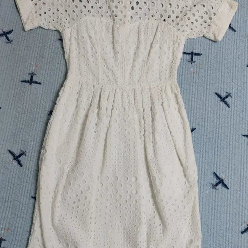 [BUNJANG] Burberry Brit White Punching Dress Size 55 / 버버리브릿원피스 버버리화이트펀칭원피스55