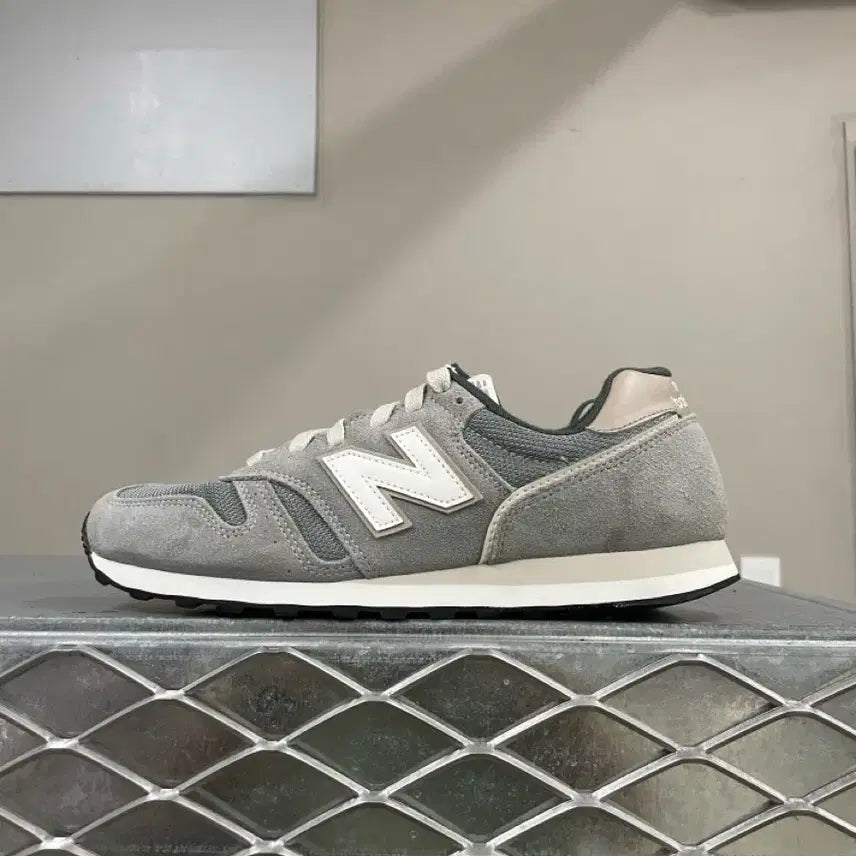 [BUNJANG] New Balance 373 Suede Sneakers Grey 270 / 뉴발란스 373 그레이 270