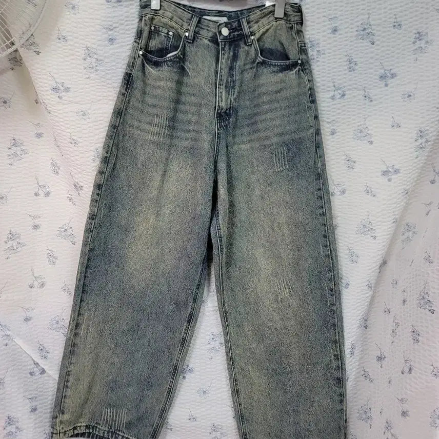 [BUNJANG] High-Waisted Straight Fit Denim Jeans / 청바지