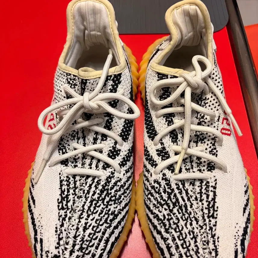 [BUNJANG] Adidas Yeezy Boost 350 V2 Zebra Sneakers / 아디다스 이지부스트 350 V2 지브라