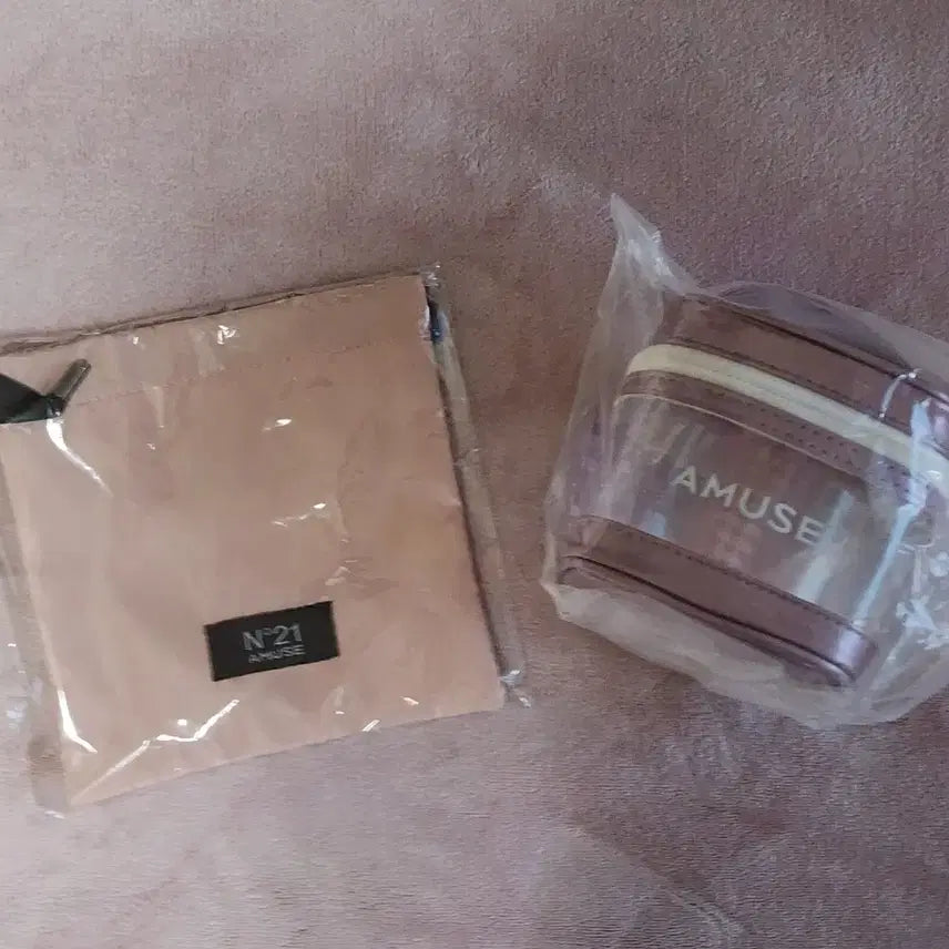 [BUNJANG] Amuse x N21 Limited Edition Makeup Pouch Set / 어뮤즈 N21 메이크업 파우치 [넘버투애니원 한정 에디션] / 새상품