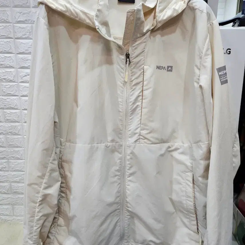 [BUNJANG] Nepa Windbreaker Jacket Beige 105 / 네파 바람막이 자켓 105