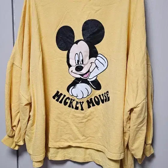 [BUNJANG] Disney Mickey Mouse Yellow Sweatshirt / 디즈니 미키마우스 맨투맨 옐로우