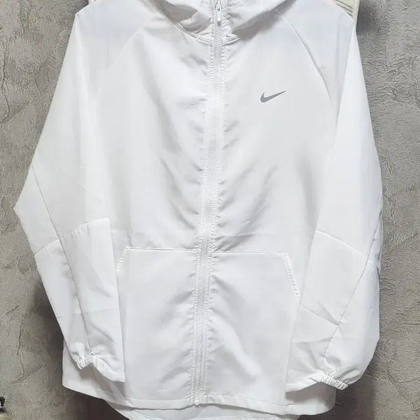 [BUNJANG] Nike Hooded Zip-Up Windbreaker White / 나이키 후드 집업 바람막이 화이트