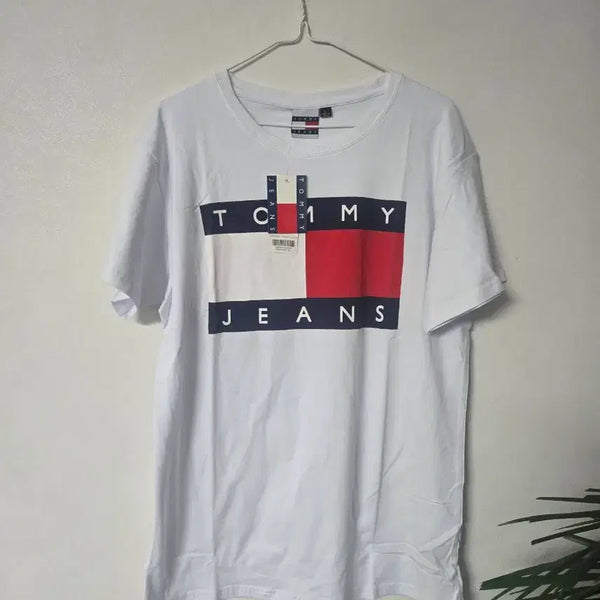 [BUNJANG] Tommy Jeans White Big Logo T-Shirt (L) / 타미진스화이트 빅로고 반팔티 L택달린 새제품