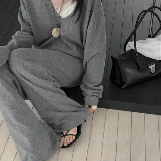 [BUNJANG] Le Butter Deep V-Neck Knit (Gray) / 르버터 딥브이넥 니트 (그레이)