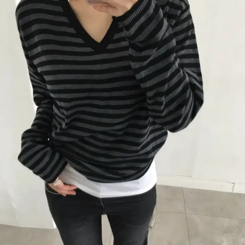 [BUNJANG] Wintjay Striped Knit Round Neck Sweater / 에이블리 윈트제이 스트라이프 무지 니트 (라운드넥)