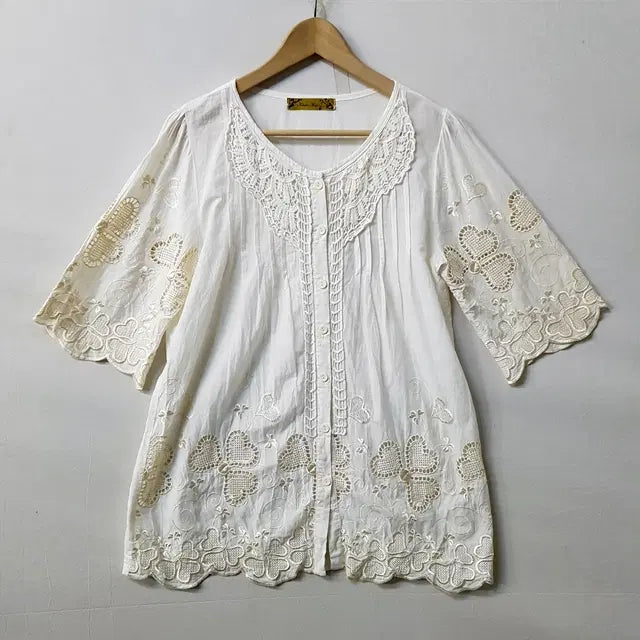 [BUNJANG] Khaki Punch Embroidery Blouse / khaki 펀칭자수 블라우스