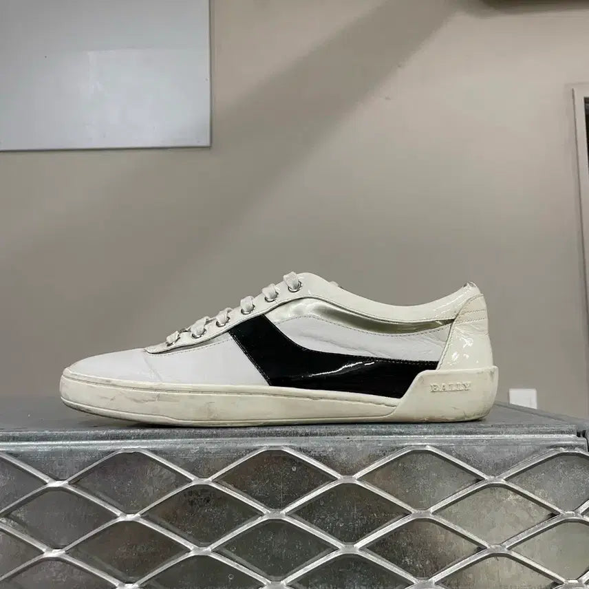 [BUNJANG] Bally Lace-Up Sneakers White US 7 / 발리 레이스업 스니커즈 화이트 us7