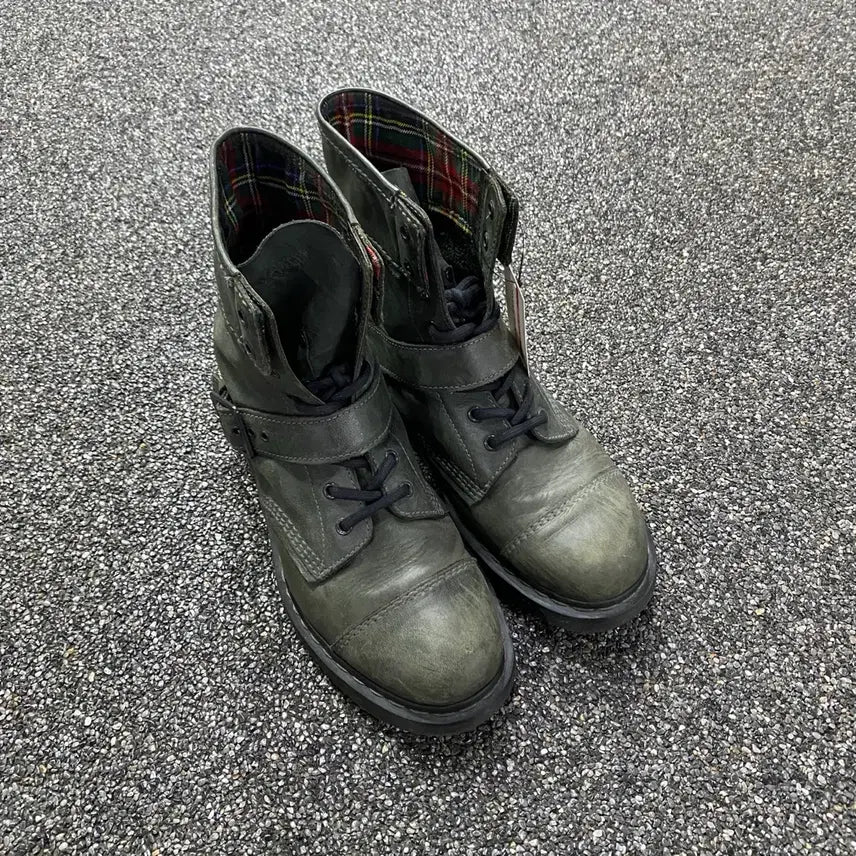 [BUNJANG] Dr. Martens 12153 Buckle Biker Boots / 닥터마틴 12153 버클 바이커 부츠 B5618