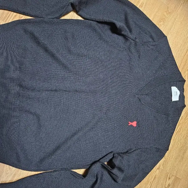 [BUNJANG] AMI Small Logo V-Neck Knit Black L / 아미 스몰로고 v넥 니트 블랙 L