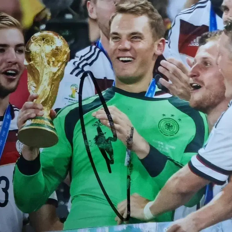 [BUNJANG] Manuel Neuer Autographed Photo / 마누엘 노이어 싸인
