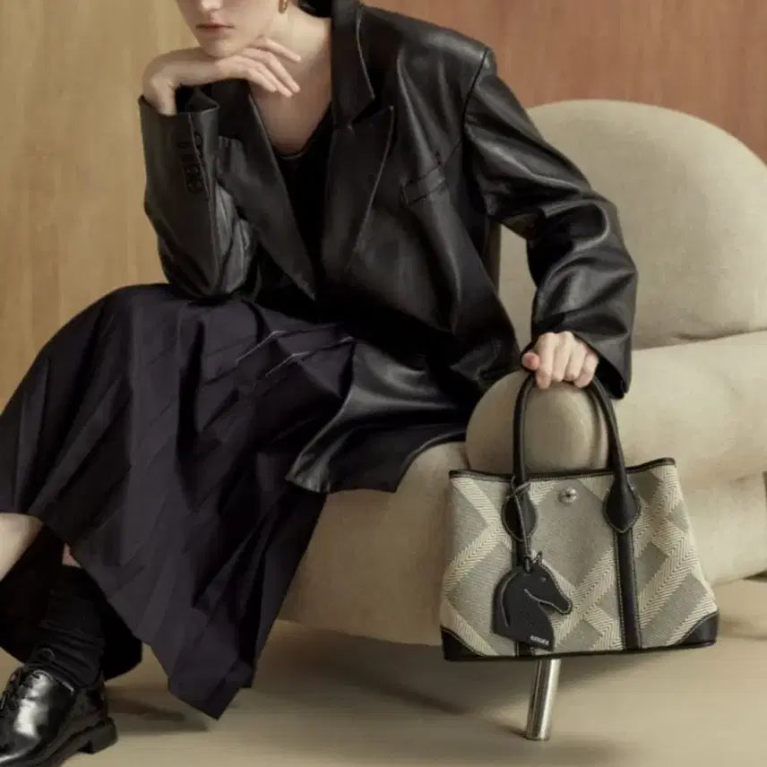 [BUNJANG] GEIGER "Cabas Vize" Cowhide Tote Bag with Horse Charm / GEIGER가이거 카바스 비제 소가죽 토트백+말참장식