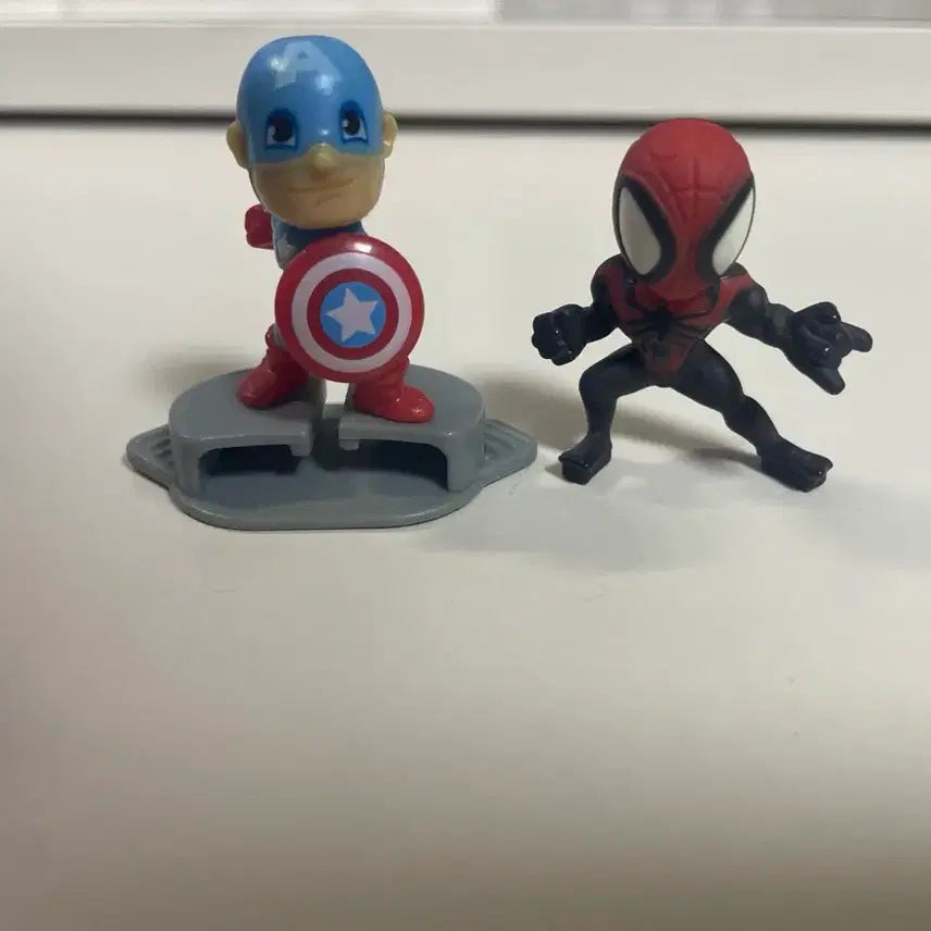 [BUNJANG] Marvel Kinder Joy Spider-Man Captain America Figure Bundle Set / 마블 킨더조이 스파이더맨 캡틴 피규어 일괄