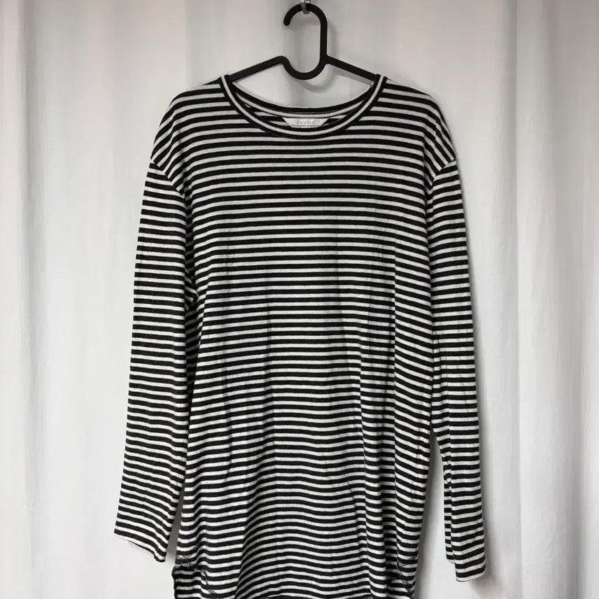 [BUNJANG] Unused Curved Hem Striped T-shirt / 언유즈드 Curved Hem 스트라이프 티셔츠