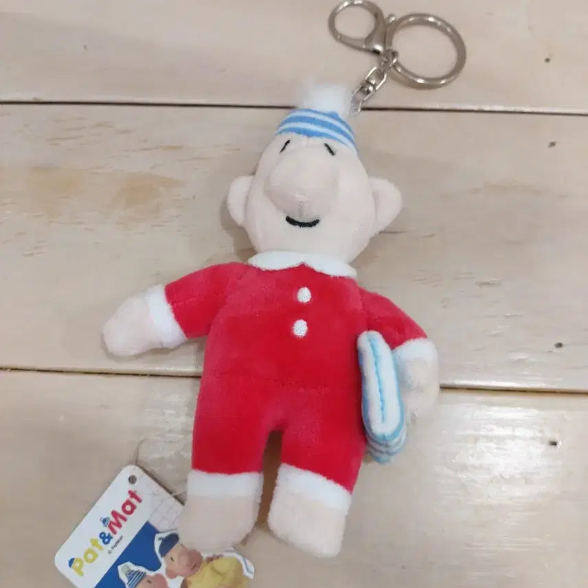 [BUNJANG] Pat & Mat Matt Pajama Plush Keychain (Red) / (새상품)매트 파자마 봉제 인형 키링(패트와 매트)