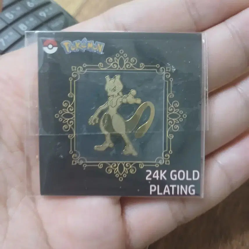 [BUNJANG] Pokemon Mewtwo 24K Gold Plated Badge / 포켓몬 뮤츠 24K 골드 도금뱃지