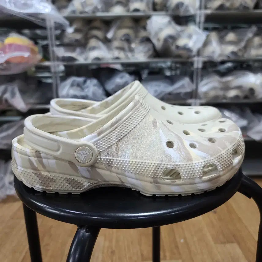 [BUNJANG] Crocs Classic Marbled Clog (250mm) [206867-2Y3] / [크록스] 클래식 마블드 클로그 [250] [206867-2Y3]