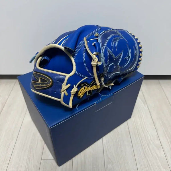 [BUNJANG] D-Quest x UNIC Baseball Glove Yuk Sun-yeop Model / 디퀘스트 X 유니 투수글러브 육선엽 모델