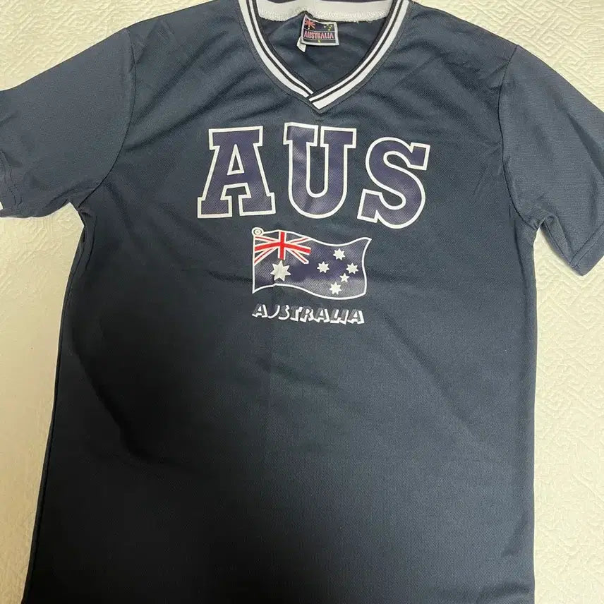 [BUNJANG] Navy Australia Souvenir T-Shirt (Size S) / 호주 기념품 반팔티