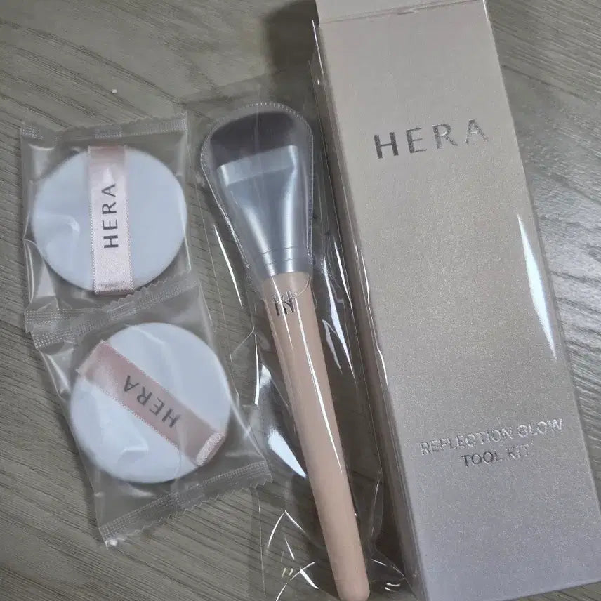 [BUNJANG] Hera Spatula Brush & Glow Puff Set / 헤라 스파츌라 브러쉬&속광 퍼프 2개입
