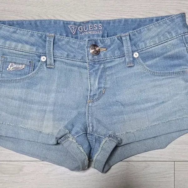 [BUNJANG] Guess Denim Shorts Light Wash / 게스 반바지 데님 연청