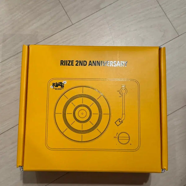 [BUNJANG] RIIZE 2nd Anniversary "RIIZE's Studio" Turntable Bluetooth Speaker Set - Eunseok / 라이즈 2주년 턴테이블 블루투스 스피커 세트 : 은석