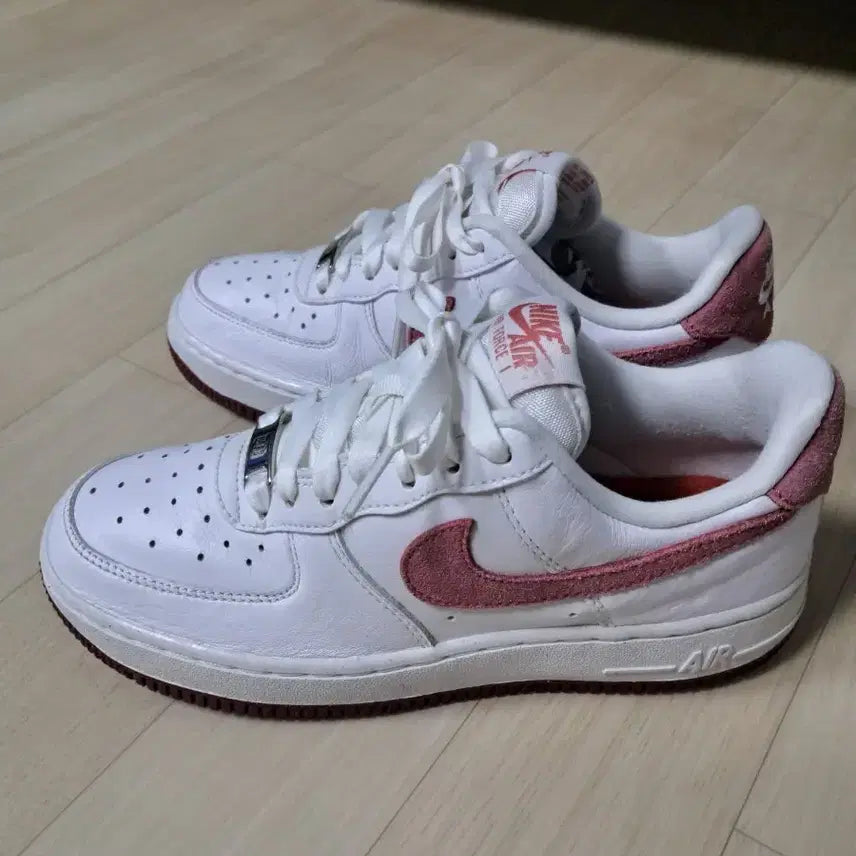[BUNJANG] Nike Air Force 1 Women's Valentine's Day Sneakers (Size 230) / 나이키 에어 포스 1 우먼스 발렌타인 데이 스니커즈.사이즈 230