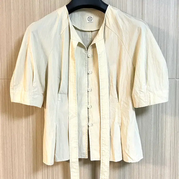 [BUNJANG] Atticoner Tie Tuck Short Sleeve Blouse Light Beige / [앳코너] 타이 턱 반팔 블라우스 라이트베이지