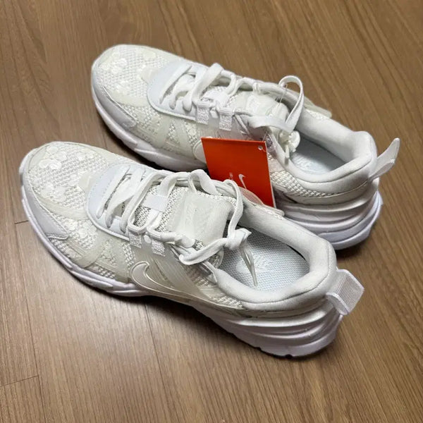 [BUNJANG] Nike V2K Run Floral White 245mm Sneakers / 나이키 V2K 런 플로럴 화이트 245 새상품 HJ5269-100