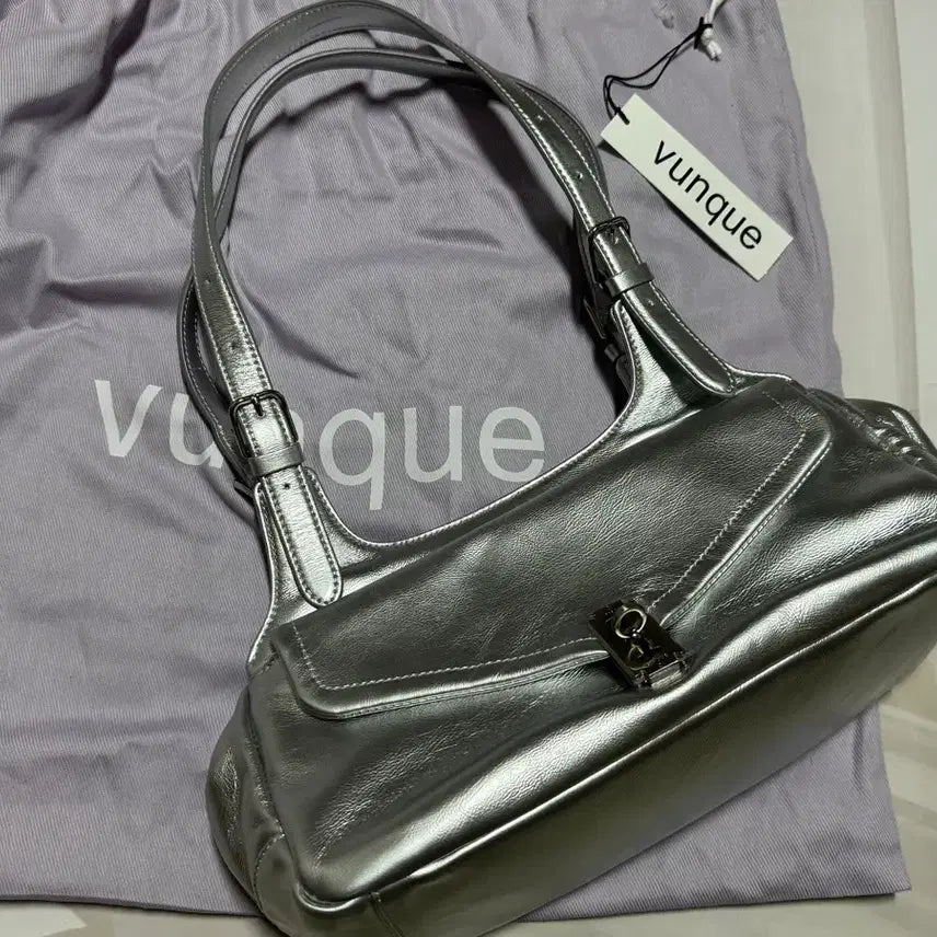 [BUNJANG] Vunque Occam Doux Pocket Shoulder Bag Medium Silver / 분크 실버 숄더백 미듐