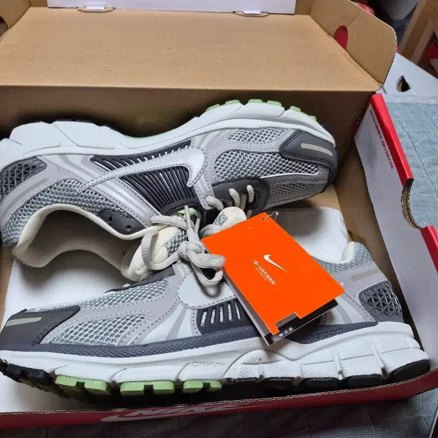 [BUNJANG] Nike Zoom Vomero 5 Metallic Silver / 나이키 줌보메로 5 메탈릭 실버 265/270 새상품