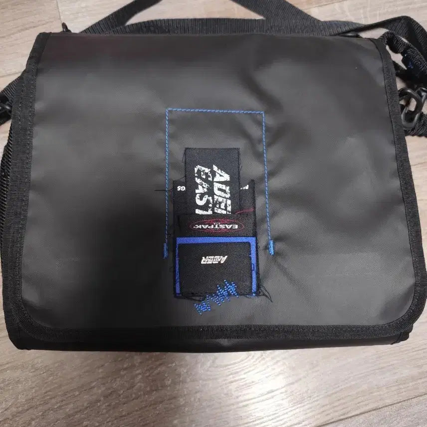 [BUNJANG] Eastpak Other Air Crossbag / 이스트팩 아더에어 크로스백 팝니다