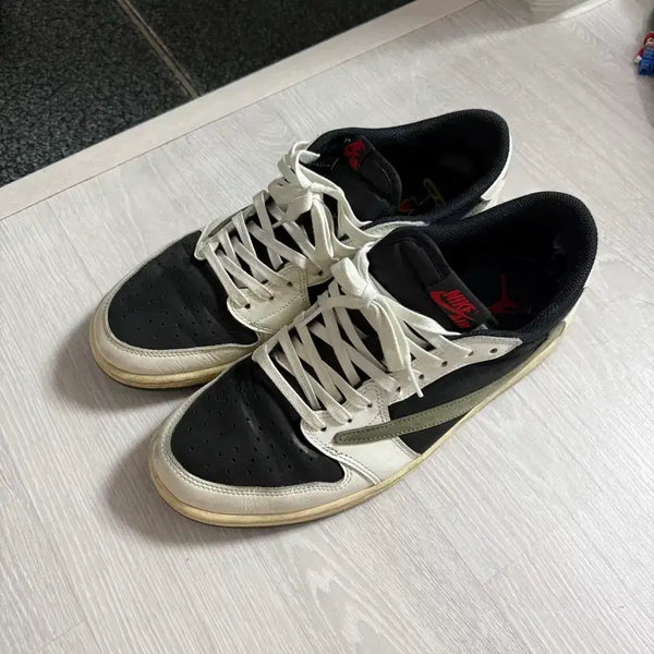 [BUNJANG] Air Jordan 1 Low OG SP Travis Scott Medium / [295mm] 조던 1 x 트래비스 스캇 레트로 로우 OG SP 미디움