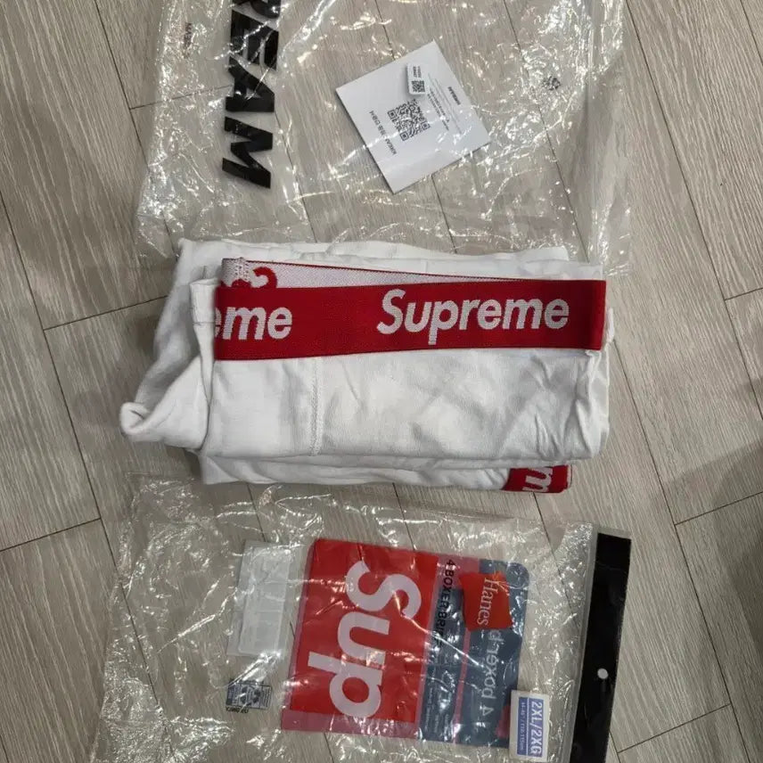 [BUNJANG] Supreme Haynes Boxer Briefs 4-Pack White Size 110 / 슈프림 헤인즈 박서 브리프 x4 화이트 110