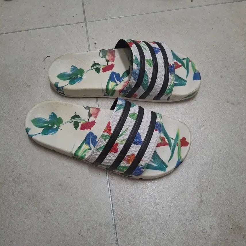 [BUNJANG] Adidas Slippers / 아디다스 슬리퍼 235