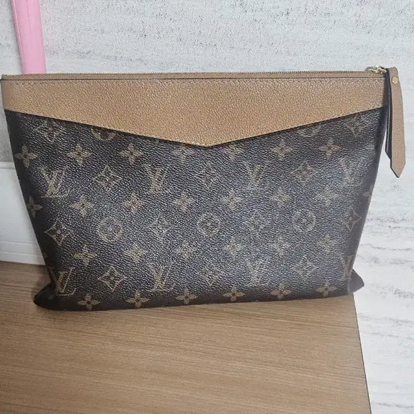 [BUNJANG] Louis Vuitton Daily Pouch Monogram Clutch Bag / 루이비통 데일리 파우치 모노그램 클러치백 급매