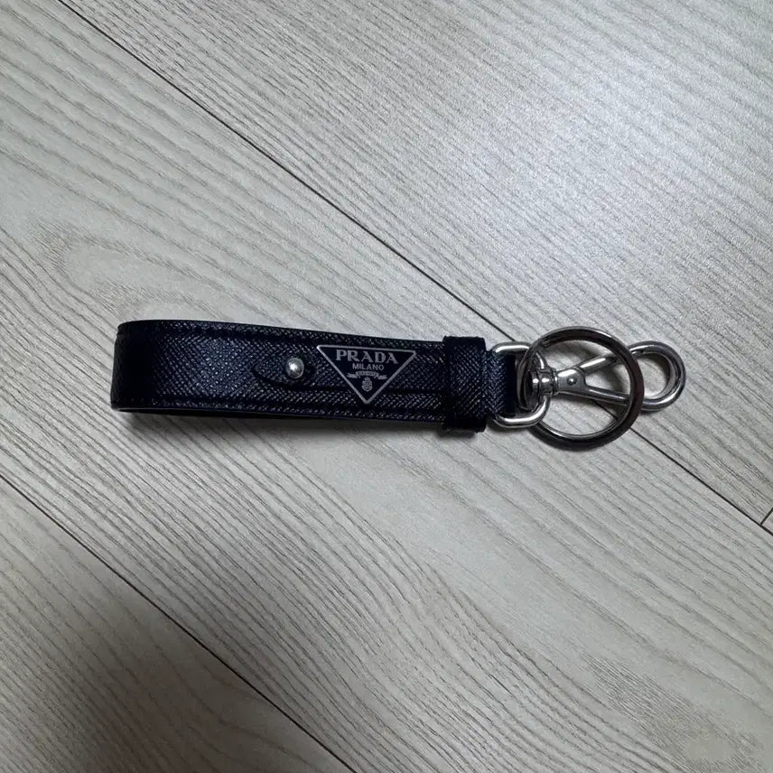 [BUNJANG] Prada Saffiano Leather Keychain / 프라다 사피아노 가죽 키체인 키링