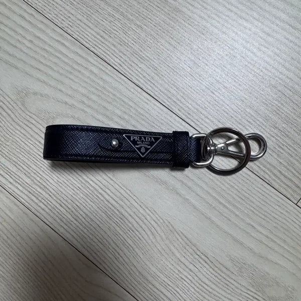 [BUNJANG] Prada Saffiano Leather Keychain / 프라다 사피아노 가죽 키체인 키링