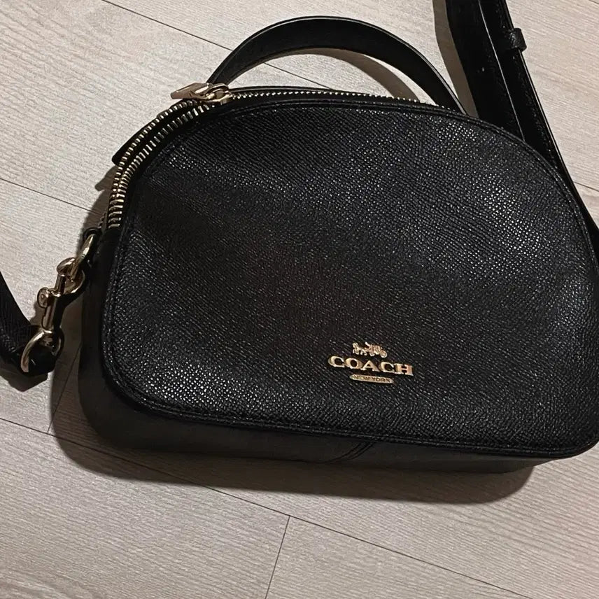 [BUNJANG] Coach Leather Crossbody Bag Black / 코치 가죽 크로스백 블랙 갸루 대장템 가방 무신사 에이블리 숄더백