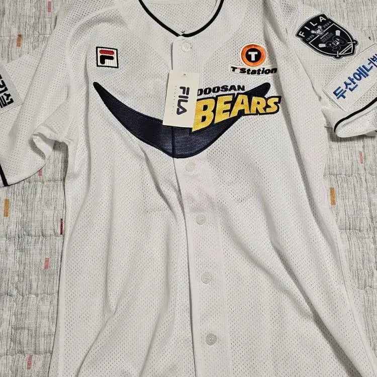 [BUNJANG] Doosan Bears FILA 30th Anniversary Half-Moon Jersey (Size 95) / 두산베어스 휠라 30주년 반달 유니폼 새상품(택 부착) 판매합니다.