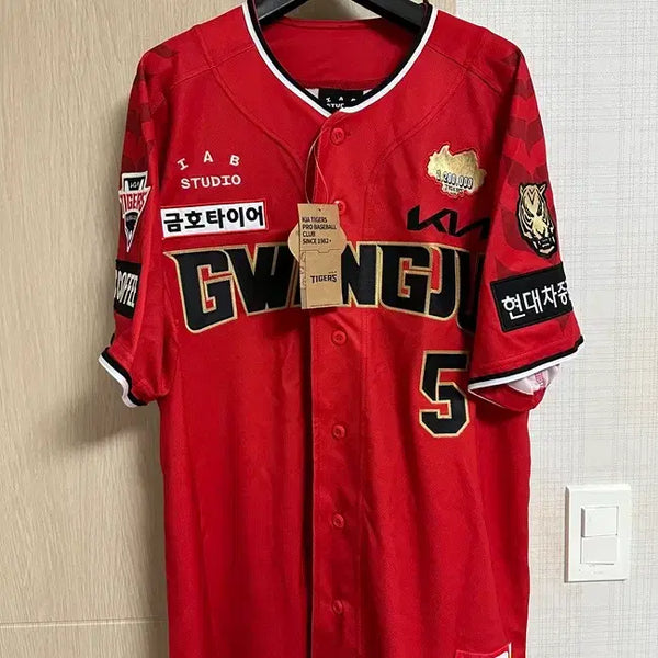 [BUNJANG] KIA Tigers 2024 IAB Studio Authentic Gwangju Jersey - Kim Do-young (XL) / KIA 타이거즈 24 아이앱 어센틱 광주 유니폼 105(XL) 김도영 자수마킹 새상품 기아타이거즈