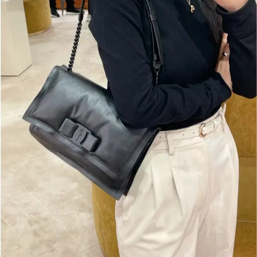 [BUNJANG] Salvatore Ferragamo Viva Bow Shoulder Bag Black / 페라가모 비바보우 숄더백