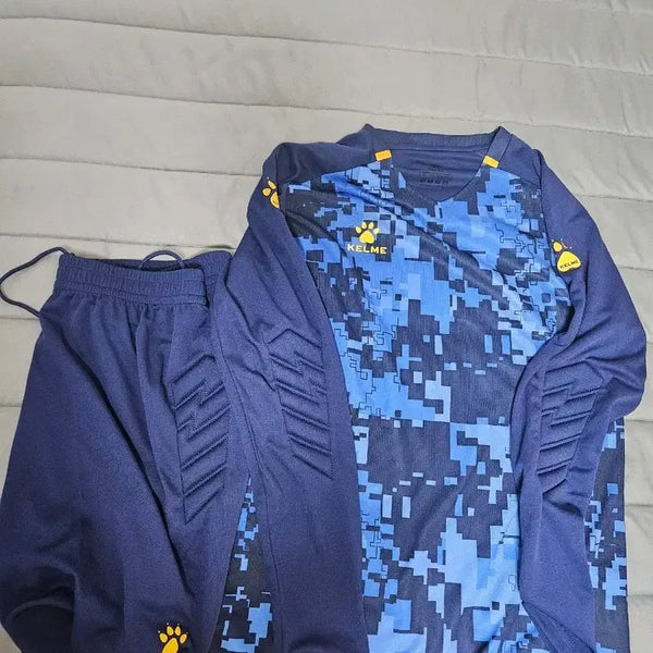 [BUNJANG] Kelme Goalkeeper Uniform Set Size 100 / 켈미 골키퍼 유니폼 세트